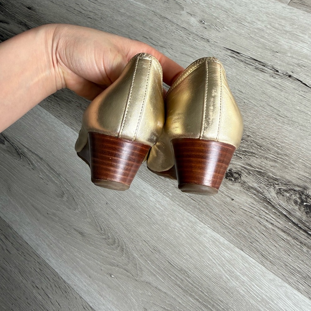 Cole Haan Gold Peep Toe Flats/Wedge Heels, Size 5.5 - Picture 16 of 17